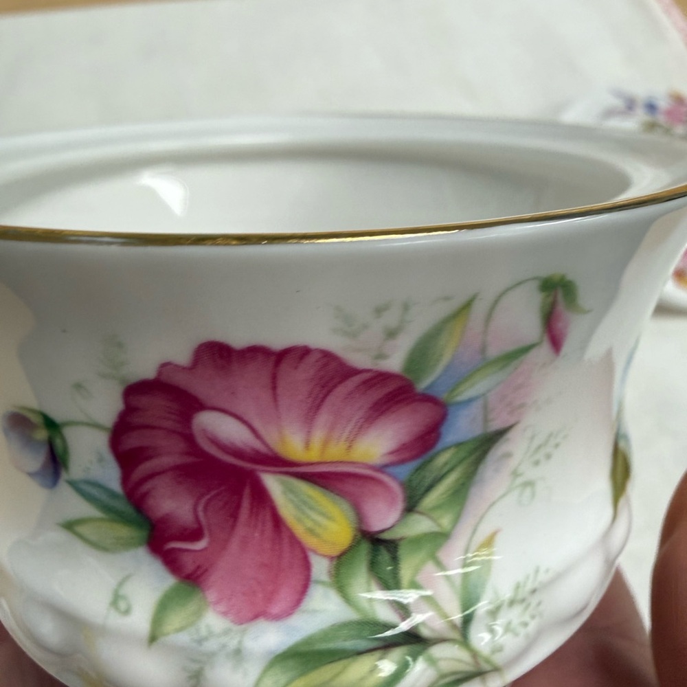 Vintage Queens Fine Bone China Floral Sugar or Trinket Bowl with Lid Vintage - Picture 6 of 12